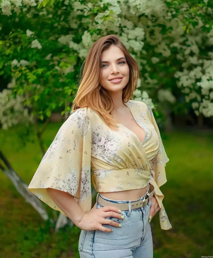 Elena Profile image 3