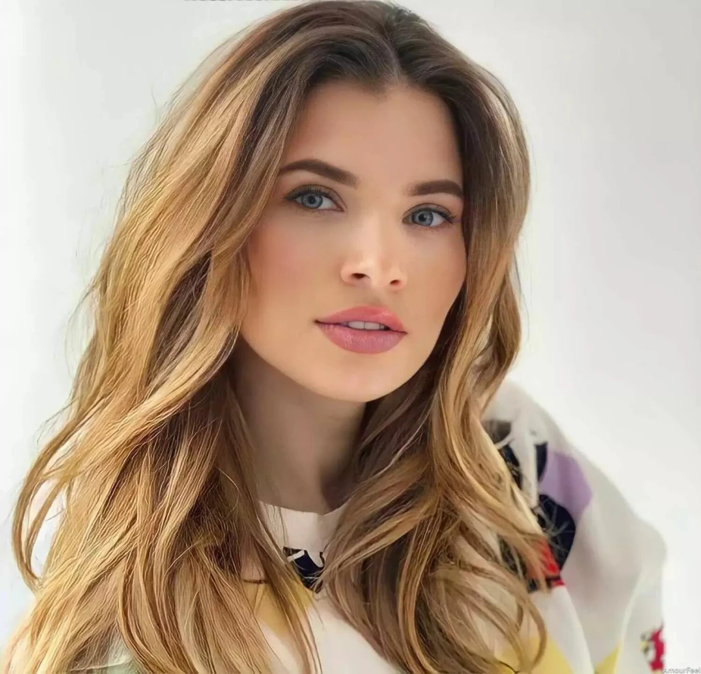 Elena Profile image 4