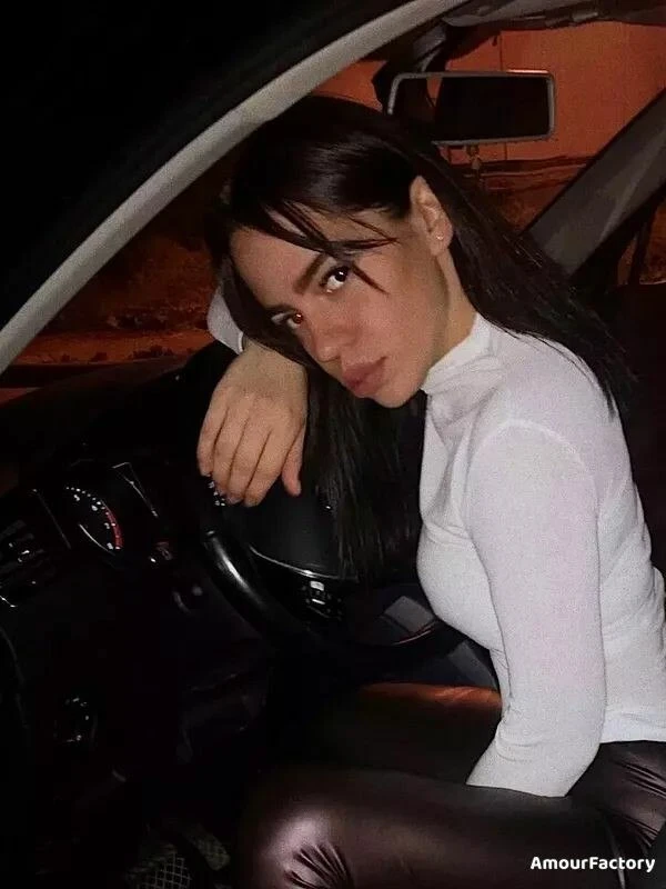 Veronika Profile image 4