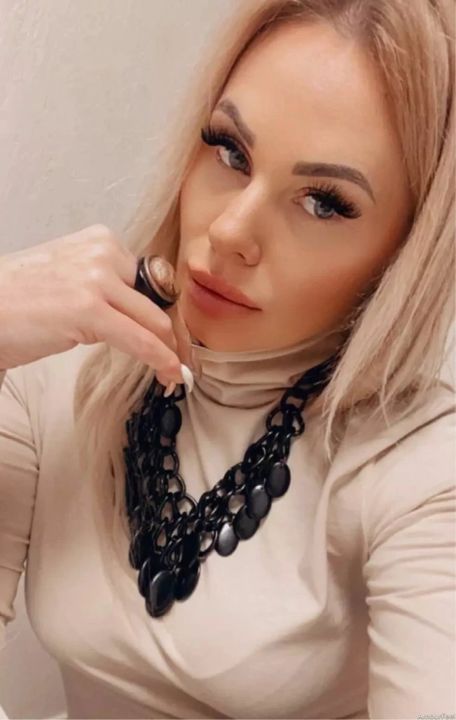Lolita Profile image 1