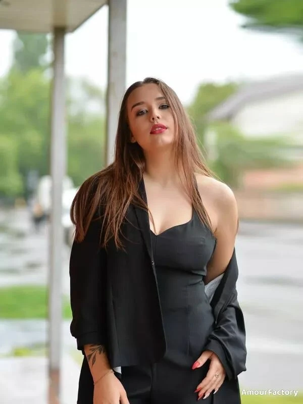 Elena Profile image 4